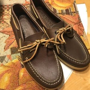 Men’s dark leather sperry topsiders